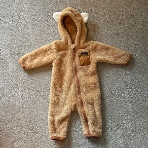 Patagonia baby furry friends fleece bunting one-piece, 6-12 months, worn once